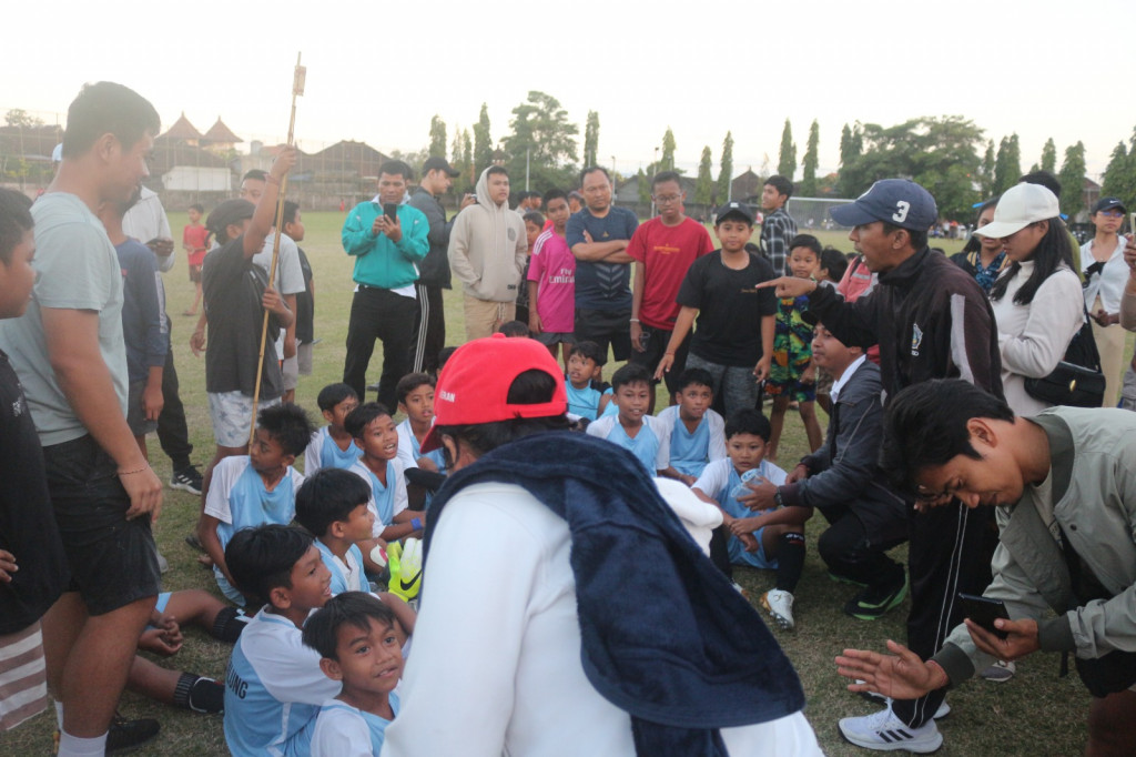 Desa Dalung Bergemuruh, Final Sepak Bola PORSENIDES 2023 Memukau Warga dengan Antusiasme yang Tinggi